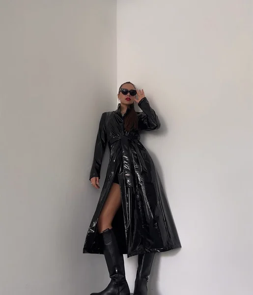 Belden Kuşaklı Yanları Cepli Eduardo Kadın Siyah Parlak Vegan Deri Kaban