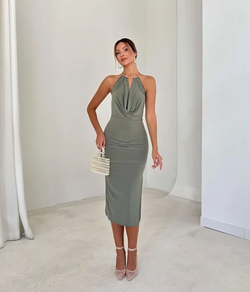 Boyundan Aksesuarlı Yandan Yırtmaçlı Midi Denli Haki Kadın Elbise