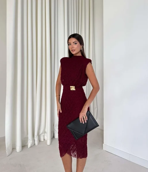 Vatkalı Aksesuar Detaylı Çift Kat Etekli Derlen Bordo Kadın Elbise