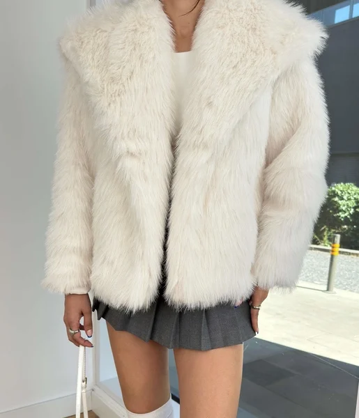 Yanları Cepli Kapamasız Gaja Ekru Kadın Kürk