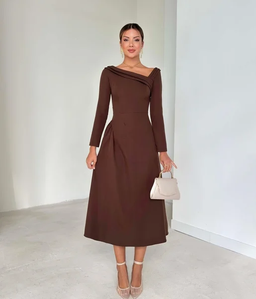 Asimetrik Yaka Uzun Kollu Keyli Kahve Kadın Midi Elbise