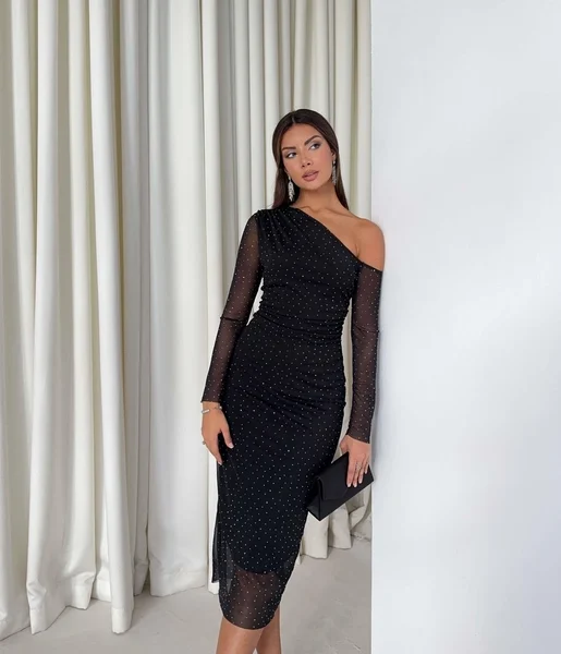 Tek Omuz Aksesuar Detaylı Drapeli Lamde Siyah Kadın elbise