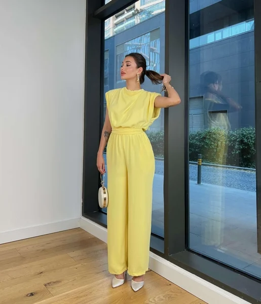 Belden Bağlamalı Peska Sarı Kadın Bol Paça Tulum