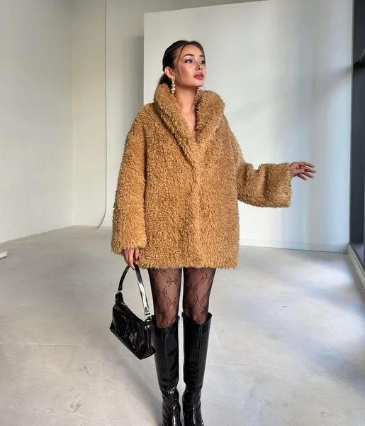 Önü Kapamalı Peluş Pevrida Camel Kadın Kürk Mont