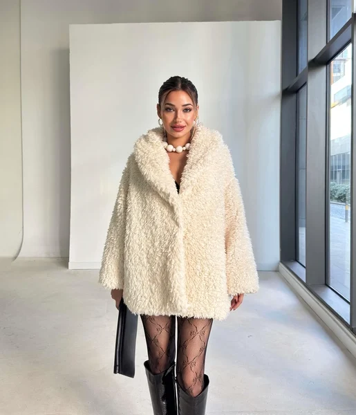 Önü Kapamalı Peluş Pevrida Ekru Kadın Kürk Mont