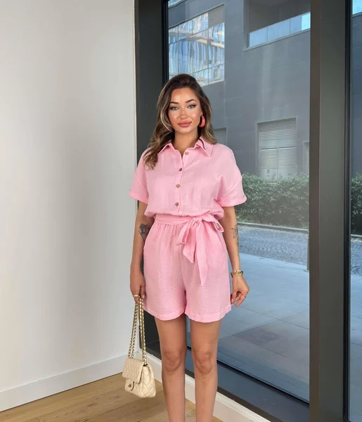 Önü Düğmeli Belden Bağlamalı Teyle Pembe Kadın Şort Tulum