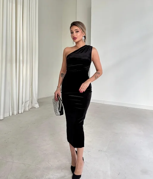 Tek Omuz Drape Detaylı Ulyana Siyah Kadın Kadife Elbise