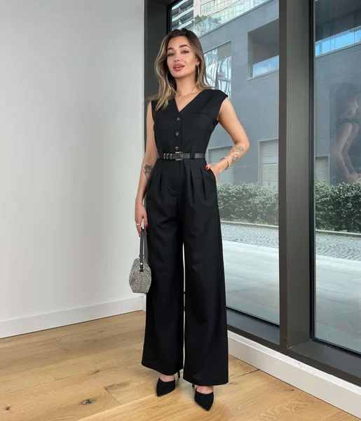 V Yaka Düğme Kapamalı Beli Kemerli Pens Detaylı Bol Paça Velvıt Siyah Kadın Tulum
